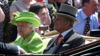 Королева Великобритании Елизавета II и принц Филипп отмечают платиновую свадьбу