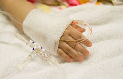 Ещё один ребёнок впал в кому после того, как Audi влетела в остановку с детьми