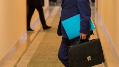 В ВКО предлагают не брать госслужащих на вакантные места, чтобы экономить за счёт этого для премии