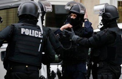 Спецназ освободил 18 заложников из торгового центра под Парижем 