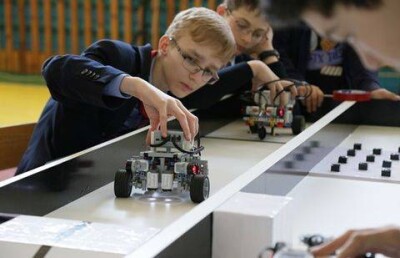 Робота-асфальтоукладчика придумали юные изобретатели в Костанае