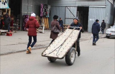 Алматинские оптовые рынки заполонили кыргызские предприниматели