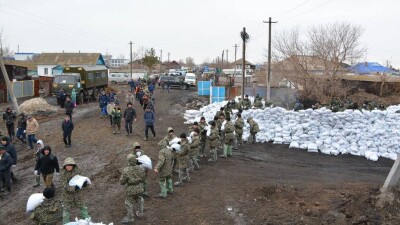 Срочная эвакуация жителей Атбасара началась из-за прорыва шлюза на дамбе