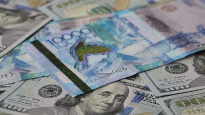 Курс валют: для тенге неделя на бирже началась с положительной динамики