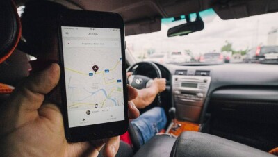 Застрявшие в пробках Алматы пассажиры Uber будут платить в два раза больше