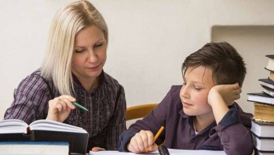 Для родителей, которые ушли с работы, чтобы помогать детям учиться дома, не предусмотрены выплаты от государства