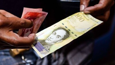 Граждане Венесуэлы бегут из страны в Бразилию и Эквадор