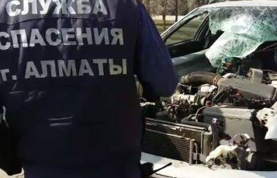 Водитель погиб, въехав в ограждение на Аль-Фараби в Алматы