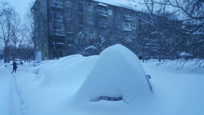 Второй сильный снегопад в Усть-Каменогорске снова стал неожиданным
