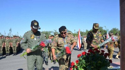 Участники международных соревнований АрМИ-2017 возложили цветы к бюсту Сагадата Нурмагамбетова