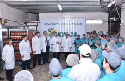 Партия "Ауыл" провела встречу с избирателями в колбасном цехе 