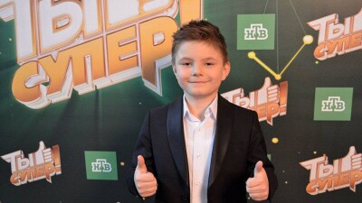 Детдомовец из Алматы Роман Корнеев покорил жюри музыкального конкурса "Ты супер!"