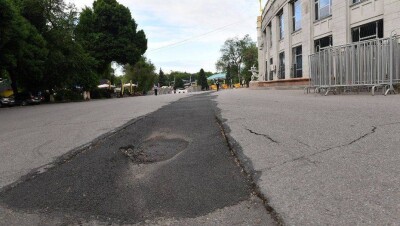 Байбек поручил срочно привести в порядок территорию близ Центрального стадиона