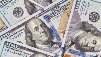 Курс доллара на бирже опустился до 420,76 тенге перед выходными