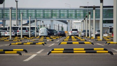 Цены за платную парковку в аэропорту Астаны после скандалов снизили в 20 раз