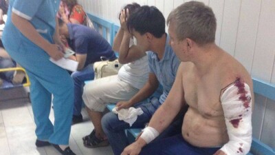 В больницу Сатпаева попали 18 человек после столкновения локомотива с автобусом