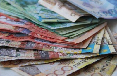 Тенге вновь стал терять позиции по отношению к доллару