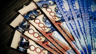 Финрегулятор: Для получения соцвыплаты в 42 500 тенге нужно указывать карточный, а не специальный счёт