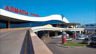 В аэропорту Алматы показали, как борются с очередями в терминалах