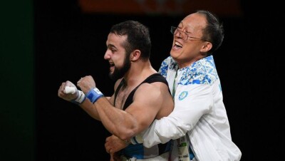 Как казахстанцы радовались первому "золоту" на Олимпиаде