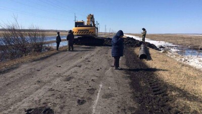 В СКО из-за талых вод на дорогах образовались переливы, один участок закрыт