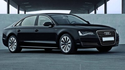 Аким ЗКО арендует роскошный автомобиль за 50 тысяч тенге