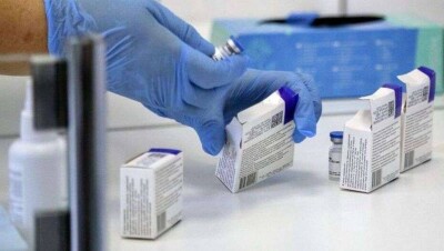 Международные поставки российской вакцины от Covid-19 начнутся в январе. Стоить она будет менее 20 долларов