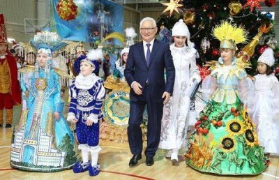 Королева Независимости появилась на президентской ёлке в Петропавловске