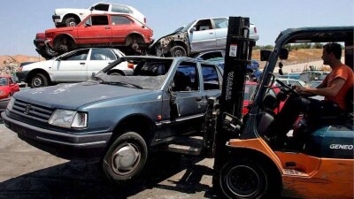 В течение двух месяцев по субботам у казахстанцев будут принимать автохлам без очереди