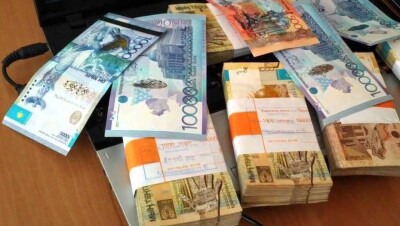 В поборах с подчинённых подозревают главного казначея Карагандинской области