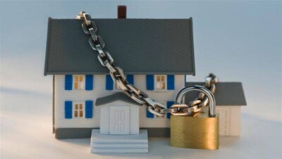 В Павлодаре из квартиры выселили детей, взрослых дома не было