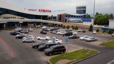 В аэропорту Алматы расширили парковку