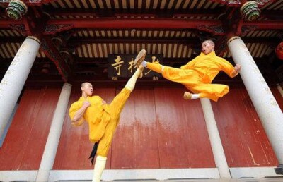 В КНР возле храма подрались жадные монахи