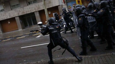 Референдум о независимости в Каталонии: полиция закрывает участки, слышны выстрелы