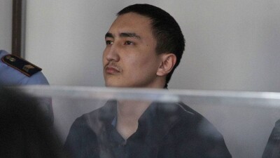 Следователя, попавшего в разоблачительное письмо экс-полицейского из Атырау, взяли под стражу