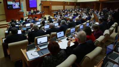 Привлечь к ответу спящих на заседаниях чиновников невозможно