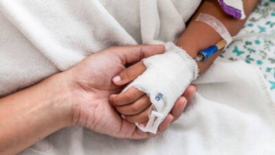 Мать избитого в Алматы двухлетнего ребёнка могут привлечь к ответственности