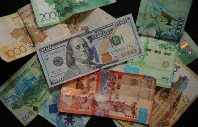 Тенге по отношению к доллару вновь укрепился