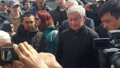 Пострадавшим от паводка сельчанам Сапарбаев посоветовал набраться терпения