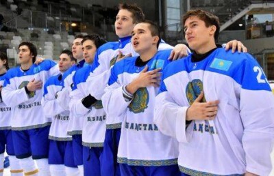 Молодежная сборная Казахстана выиграла бронзу Чемпионата мира по хоккею