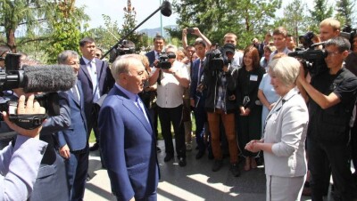 Назарбаев рассказал устькаменогорцам притчу о любви 