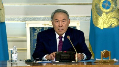 Решить вопрос с проблемными кредитами казахстанцев поручил Назарбаев