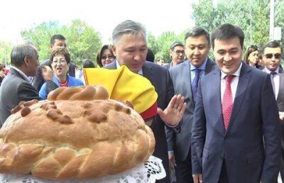 Аким Карагандинской области отказался от хлеба в пользу людей - пресс-служба