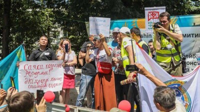 Жителю Алматинской области разрешили провести одиночный пикет. Ранее он получил отказ из-за неправильной заявки