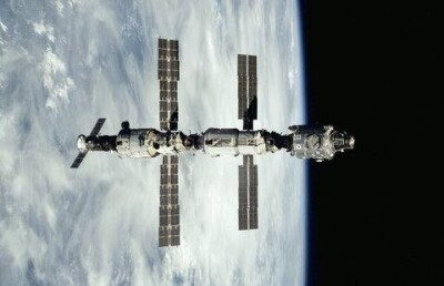 Экипаж МКС показал цирковые номера на орбите