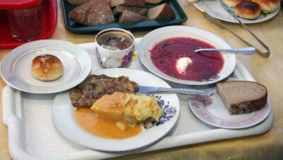 В трёх школах Астаны ввели пилотный проект по оплате обеда транспортной картой