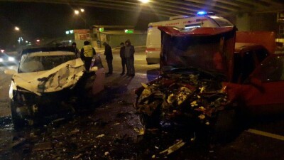 Спецтехника на дороге стала косвенной причиной лобового столкновения в Алматы