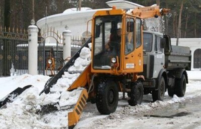 Неадекватная снегоуборочная машина вышла на улицы Караганды