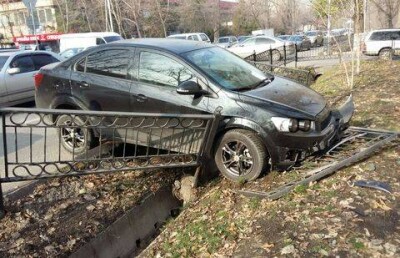 Автомобиль с кыргызскими номерами спровоцировал ДТП в Алматы