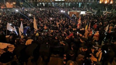 Акции протеста в Грузии: оппозиция перекрыла проспект перед парламентом 